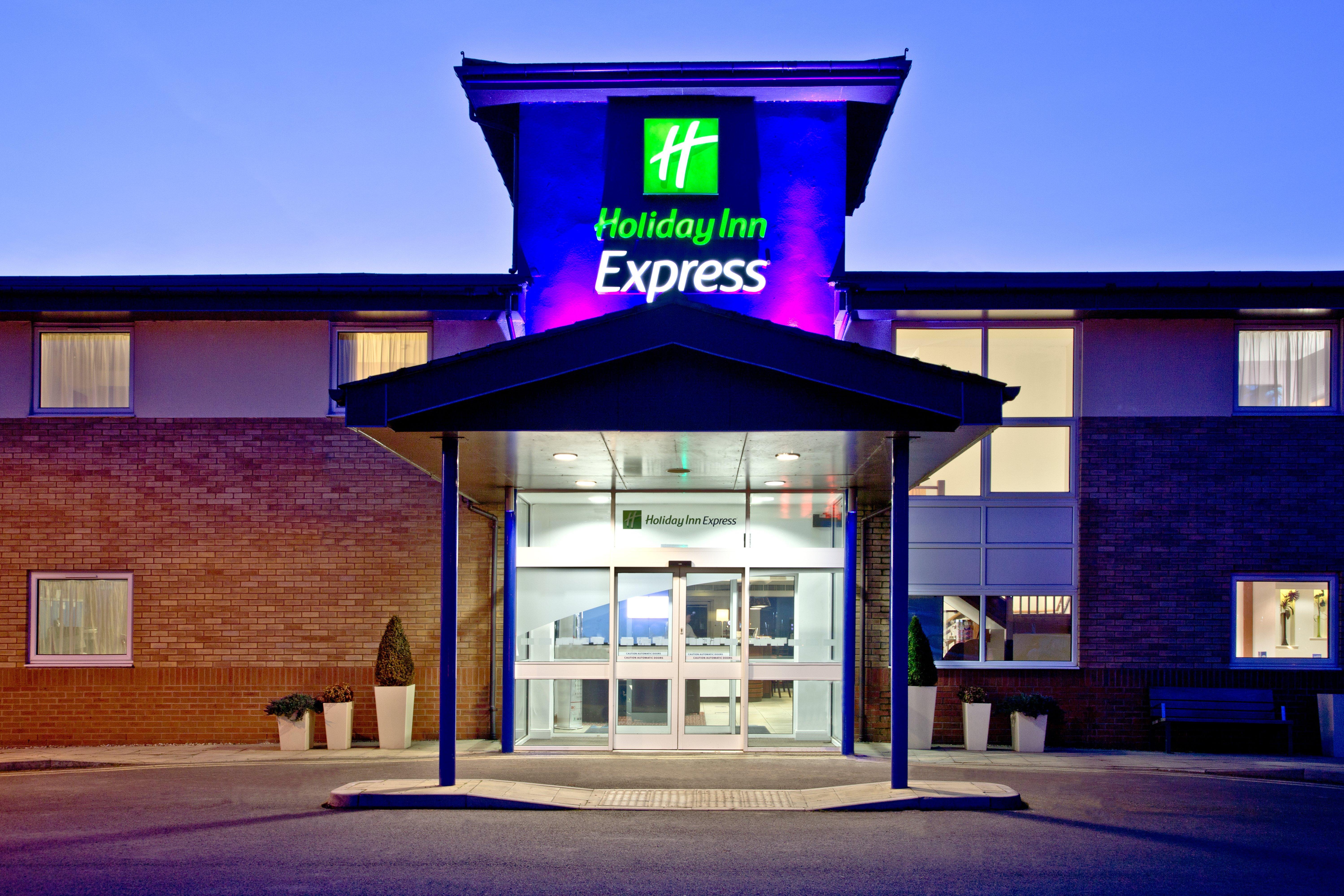 Holiday Inn Express Shrewsbury By Ihg Exterior foto