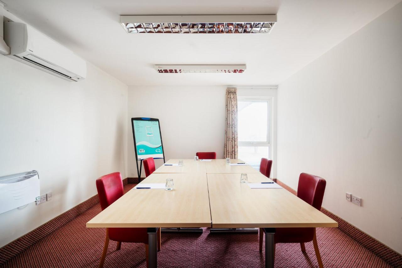 Holiday Inn Express Shrewsbury By Ihg Exterior foto