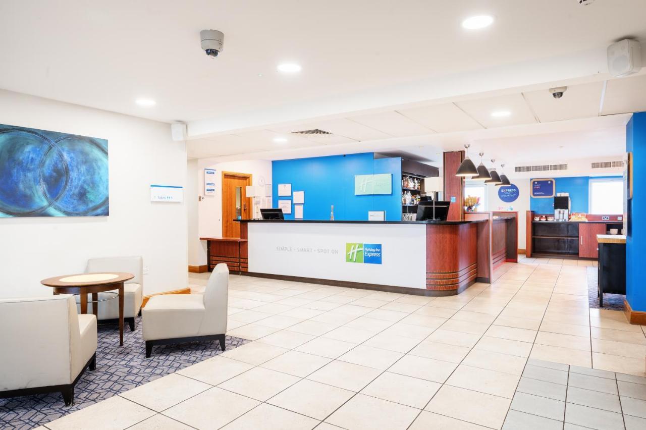 Holiday Inn Express Shrewsbury By Ihg Exterior foto